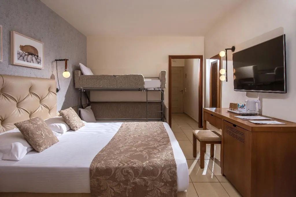 QUADRUPLE GARDEN VIEW Room, Bella Beach, Crete