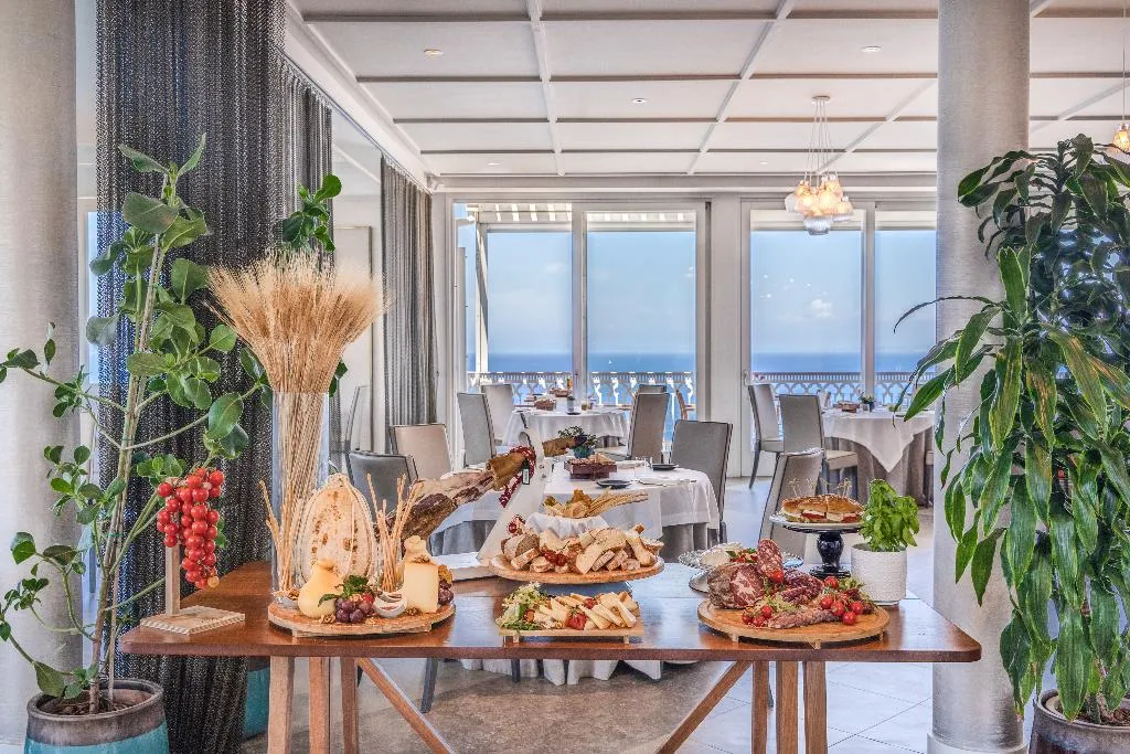 Restaurant, Hotel Mediterraneo Sorrento, Naples