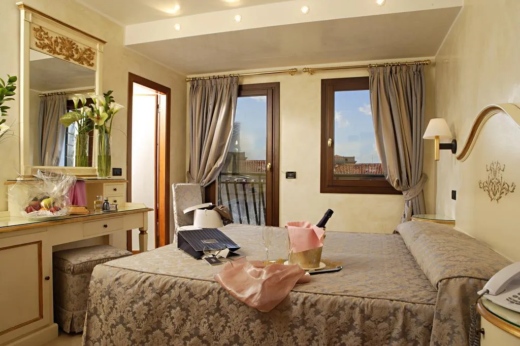 DOUBLE SINGLE USE SUPERIOR Room, Carlton Capri, Venice