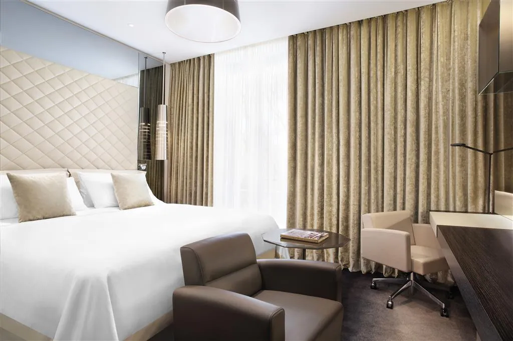 Room, Excelsior Hotel Gallia, a Luxury Collection Hotel, Milan