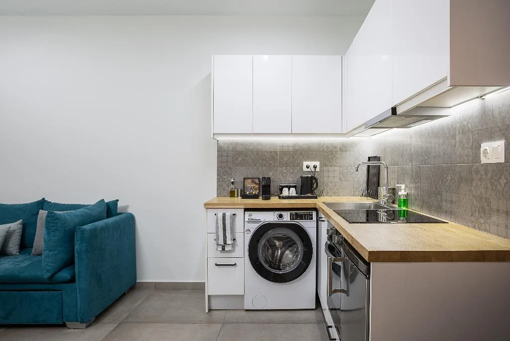 TRIPLE WITH BALCONY Room, Omnia Pagrati Apartments, Athens