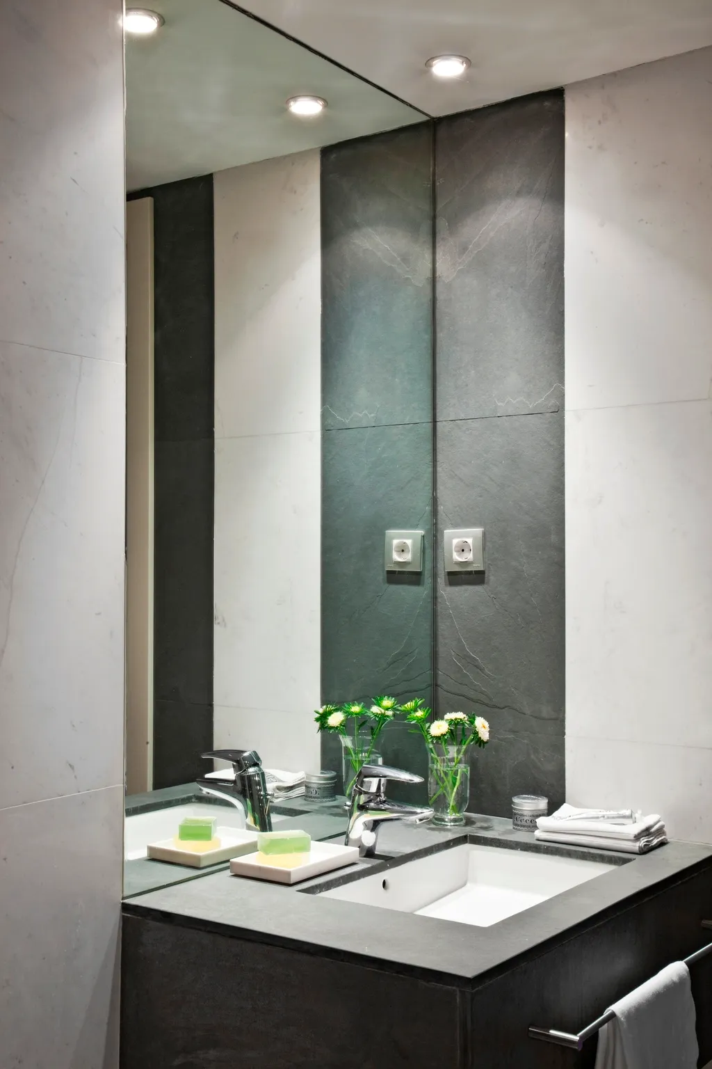 APARTMENT CAPACITY 3 TWO BEDROOMS Room, AinB Sagrada Familia Apartments, Barcelona