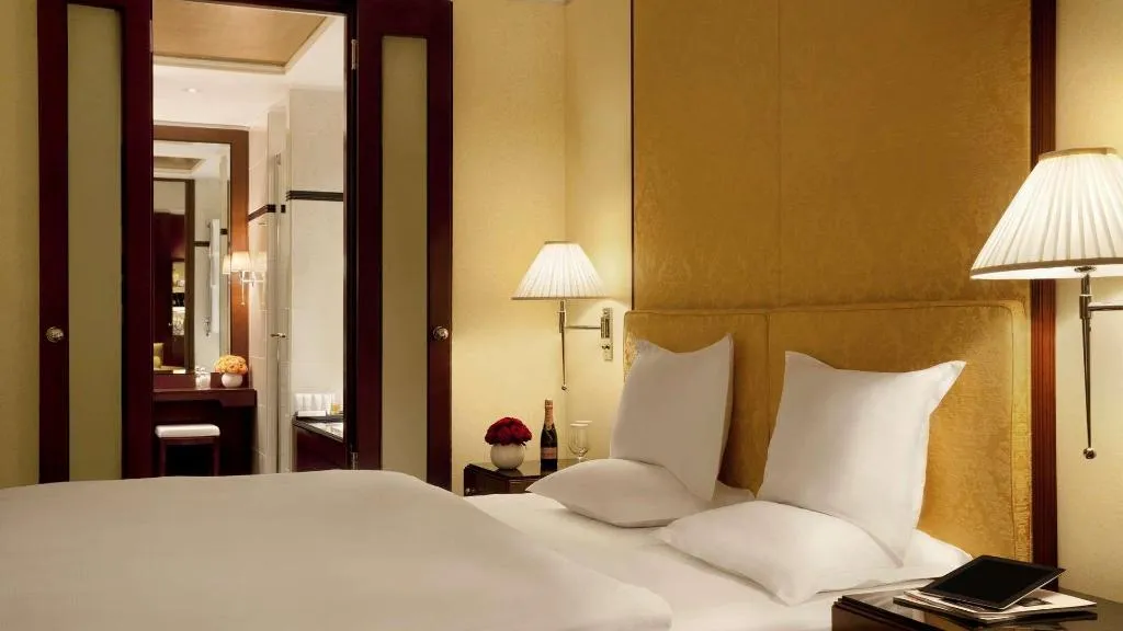Double or Twin DELUXE SUPERIOR Room, Adlon Kempinski Berlin, Berlin