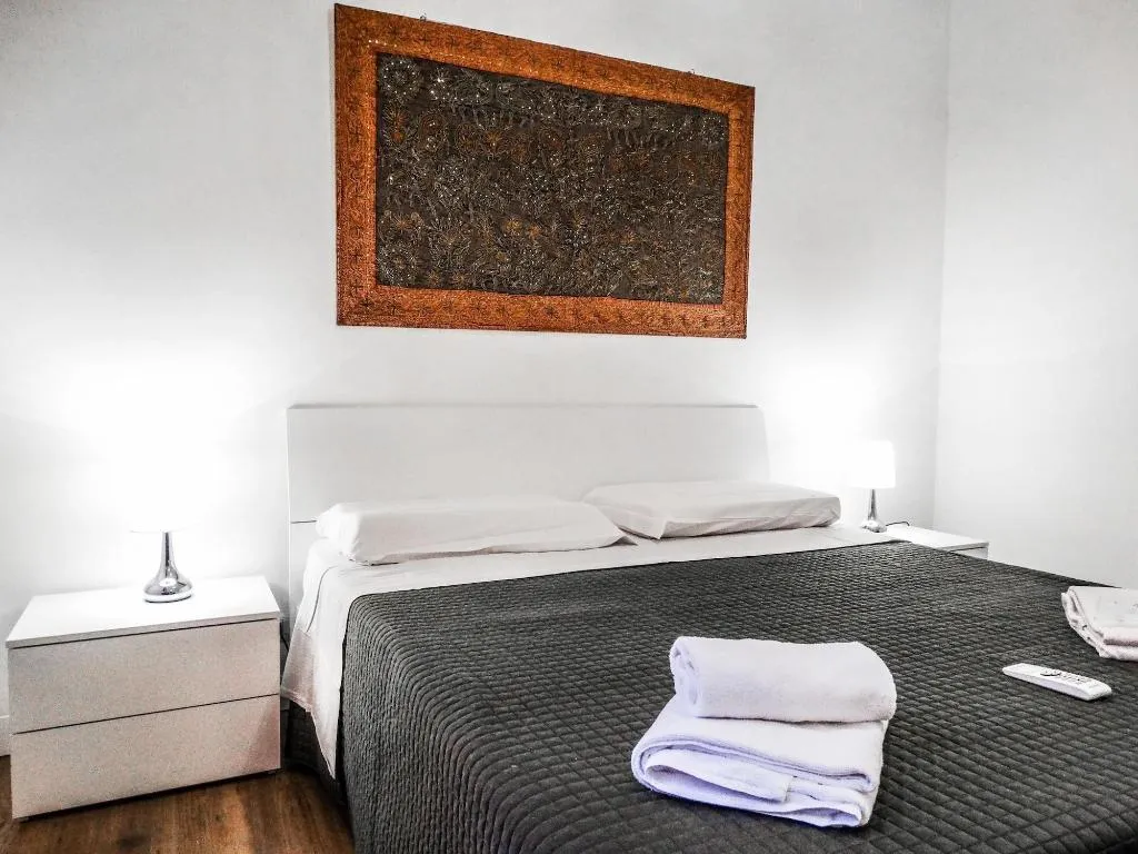 Room, Magic Door Rome, Naples