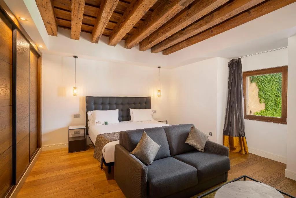 JUNIOR SUITE STANDARD Room, Áurea Convento Capuchinos by Eurostars Hotel, Madrid