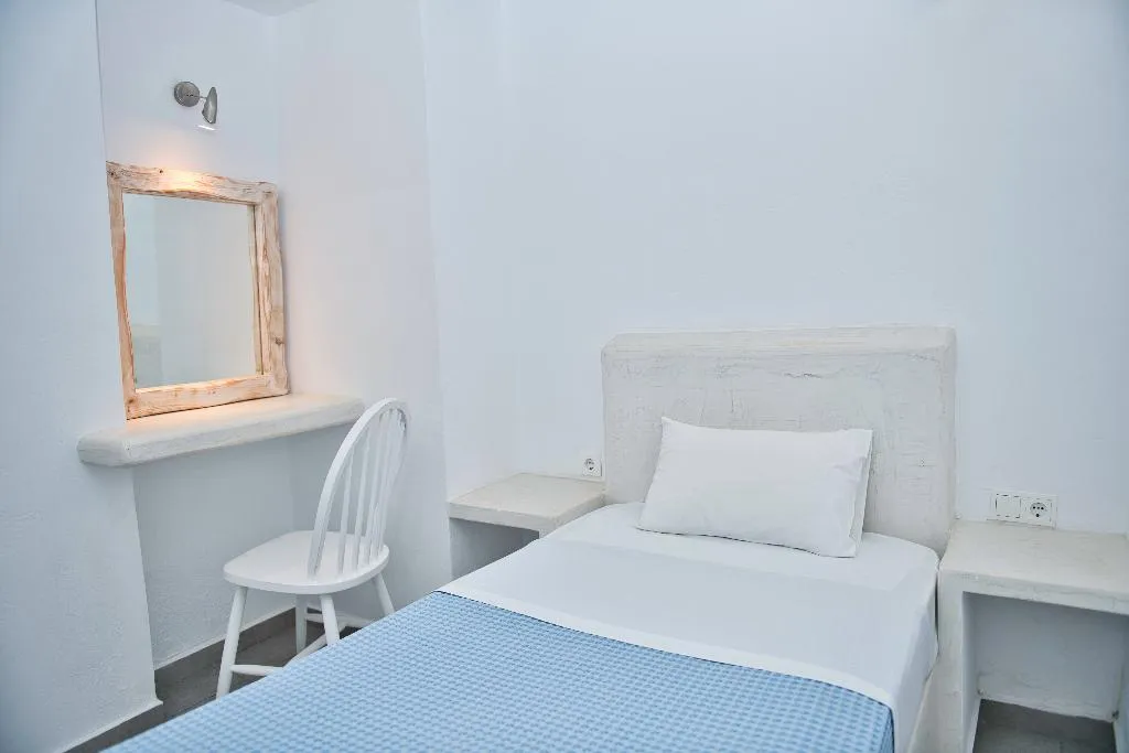 TRIPLE DELUXE Room, The Last Sunbeam, Santorini