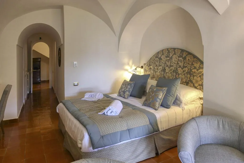DOUBLE PREMIUM KING BED Room, Hotel Palazzo Confalone, Naples