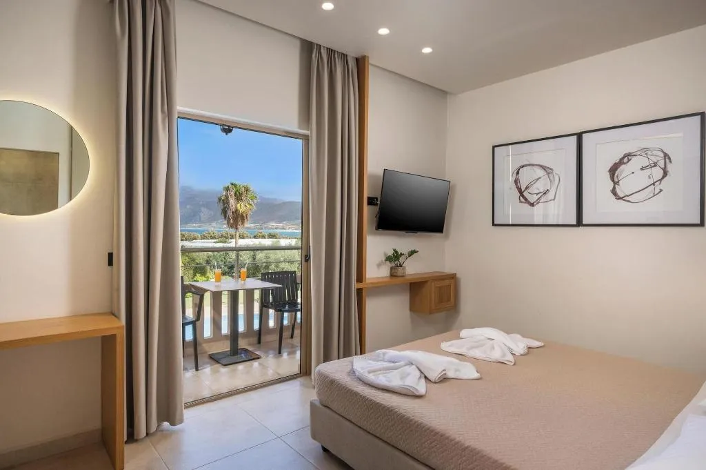 Room, Petritos Rooms And Studios, Crete