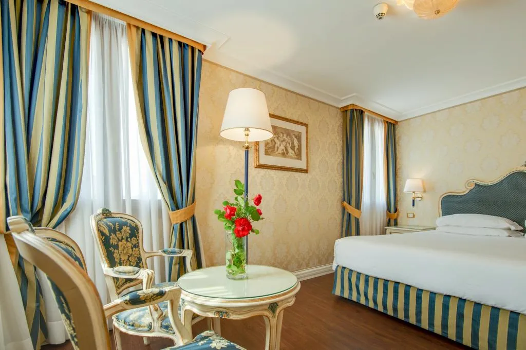 Double or Twin DELUXE CANAL VIEW Room, Antiche Figure, Venice