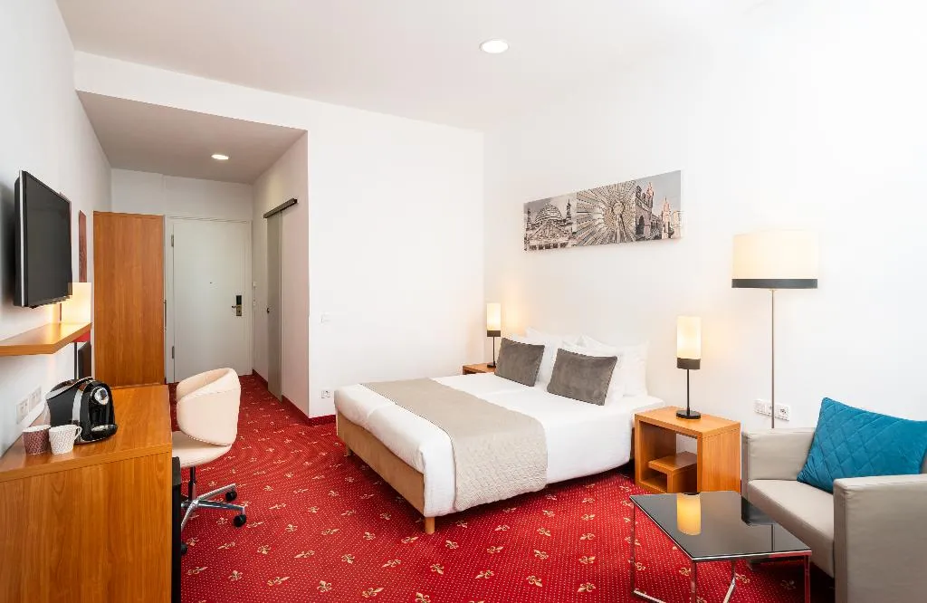 JUNIOR SUITE STANDARD Room, Leonardo Hotel Berlin KU’DAMM, Berlin