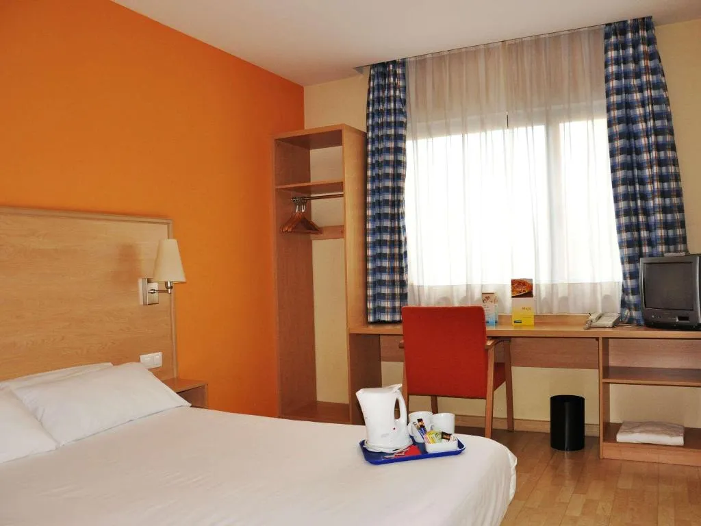 DOUBLE CAPACITY 2 Room, Travelodge Barcelona Fira, Barcelona
