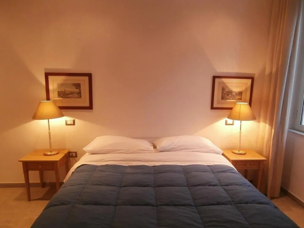 Room, International Naples, Naples