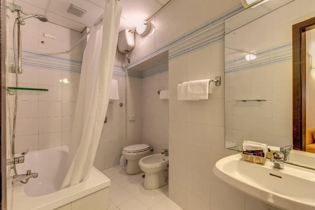 TRIPLE CLASSIC Room, Hotel Rex, Florence