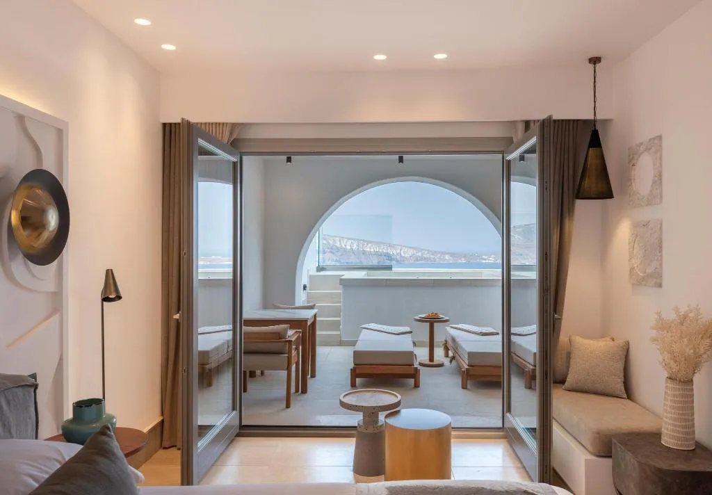SUITE WITH JACUZZI Room, Santo Pure Oia Suites and Villas, Santorini