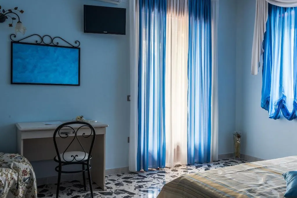 Room, La Mortella, Naples
