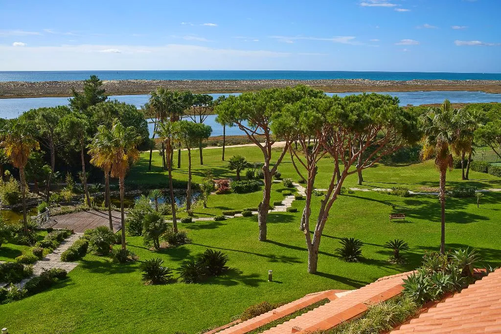 Double or Twin SIDE SEA VIEW Room, Hotel Quinta do Lago, Algarve