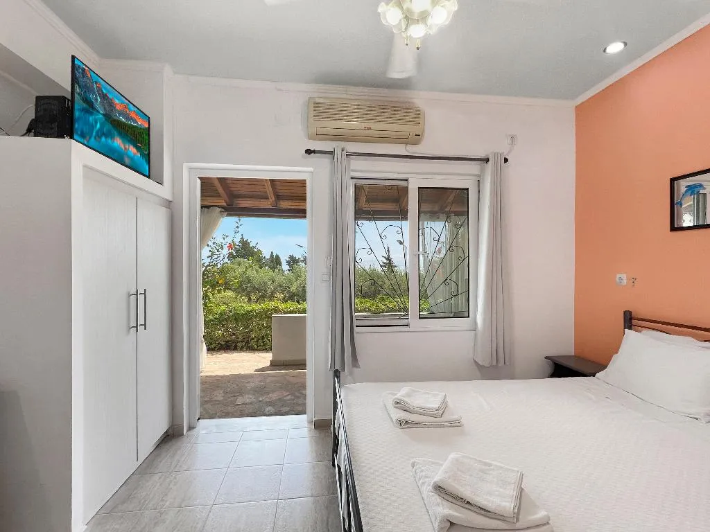 STUDIO SEA VIEW CAPACITY 2 Room, Andromaches Holiday apartments, Corfu