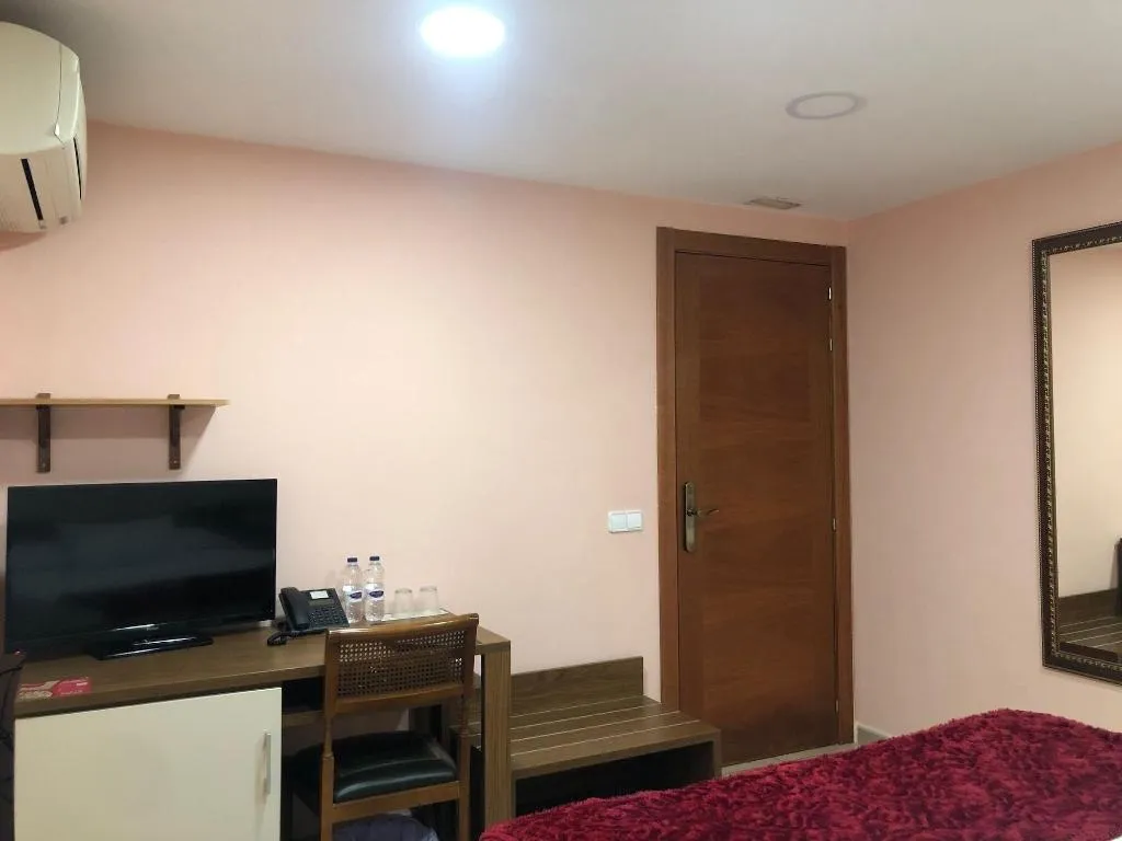 Room, Hotel Llar De Capitans, Barcelona