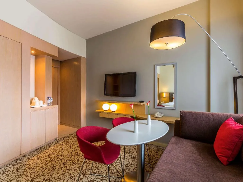 SUITE CAPACITY 3 Room, Novotel Suites Mall Avenue Dubai Hotel, Dubai