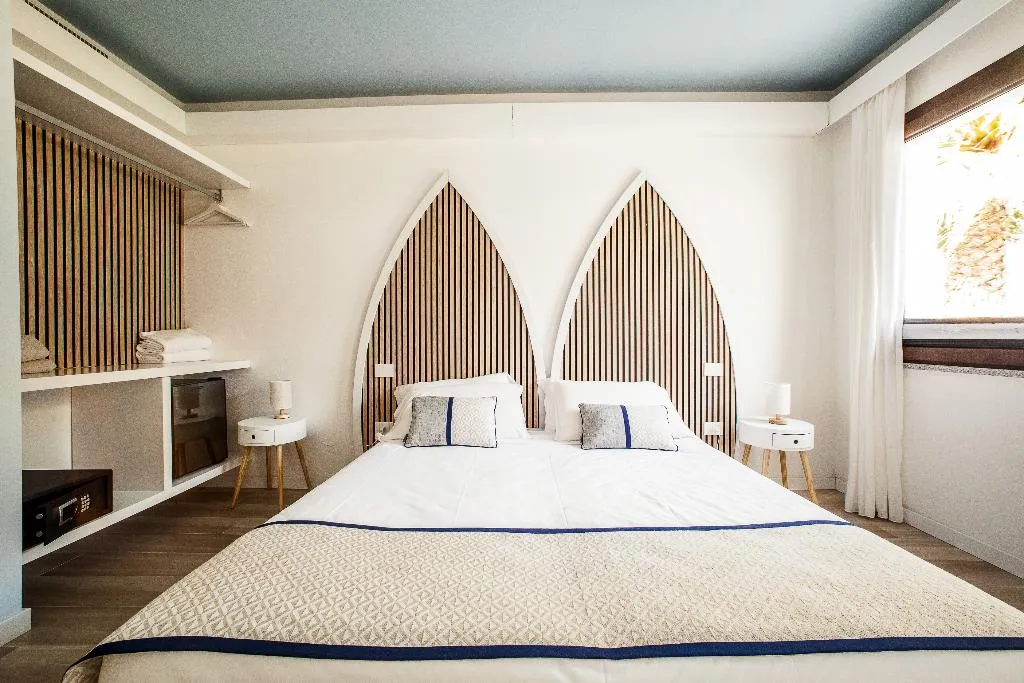 FAMILY ROOM TWO BEDROOMS TWO BATHROOMS Room, New Barcavela Hotel, Cagliari