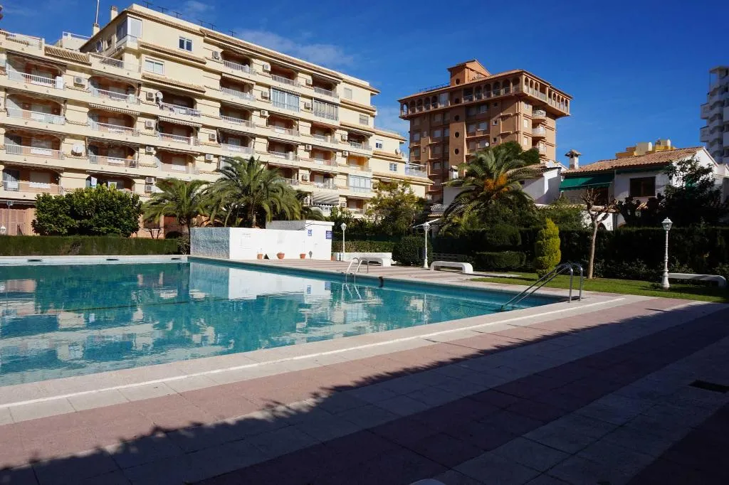 Pool, Iris, Valencia