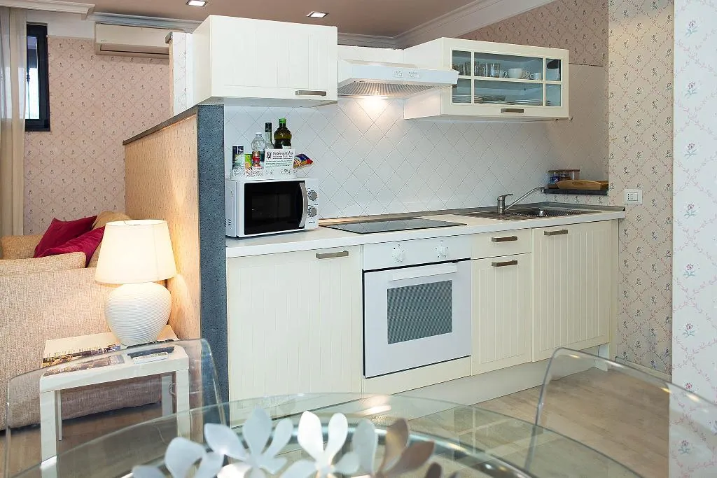 APARTMENT CAPACITY 3 Room, Residenza Echia, Naples