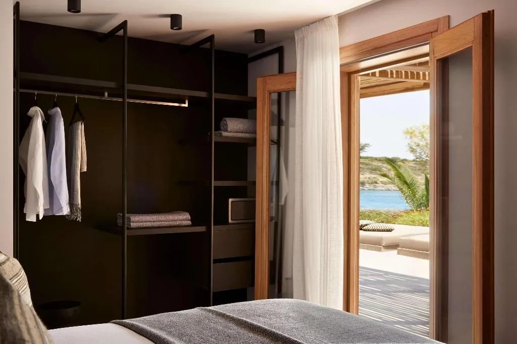 Room, Minos Beach Art Hotel, a Member of Design Hotels, Crete
