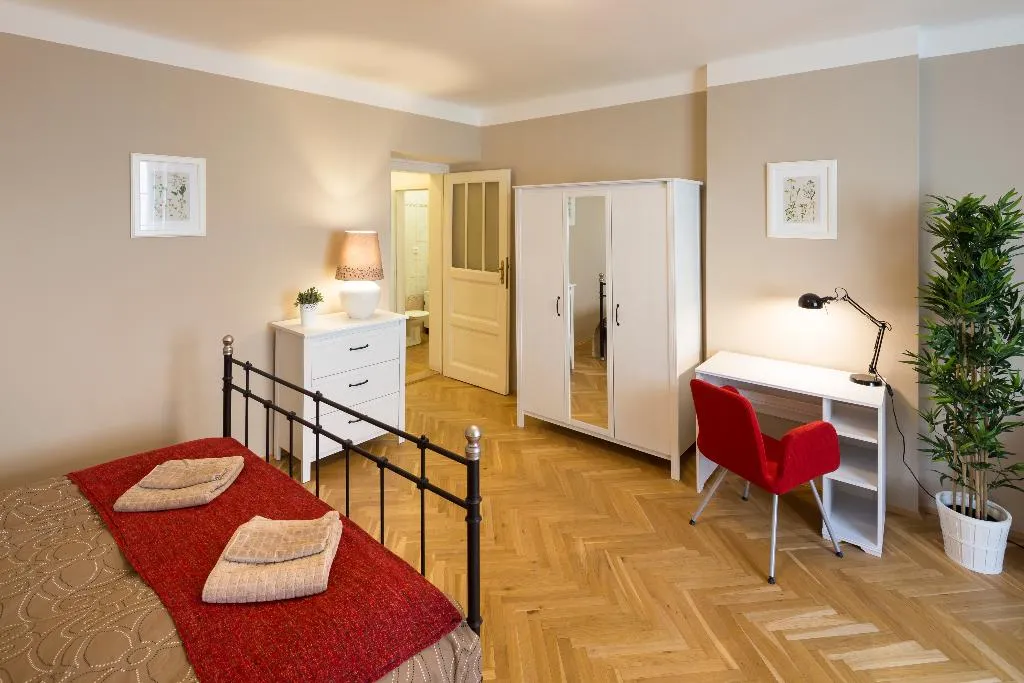 FAMILY ROOM CAPACITY 10 Room, Old Town - Templova Apartments, Prague