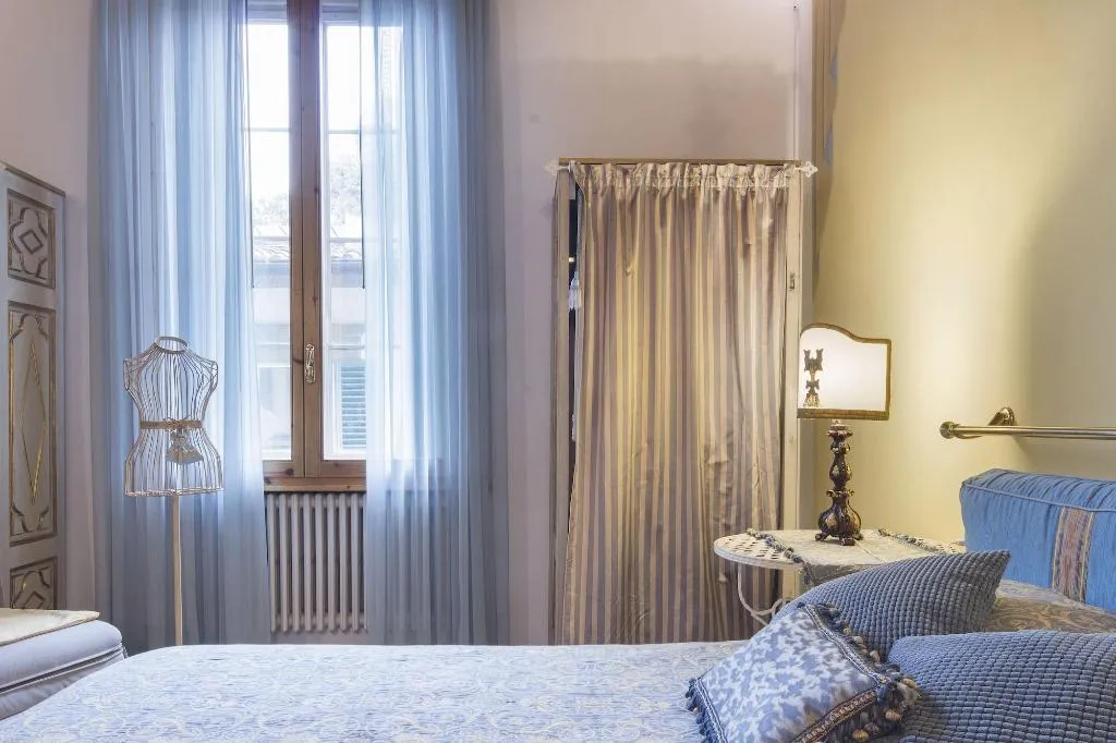 Room, Perla Js, Florence