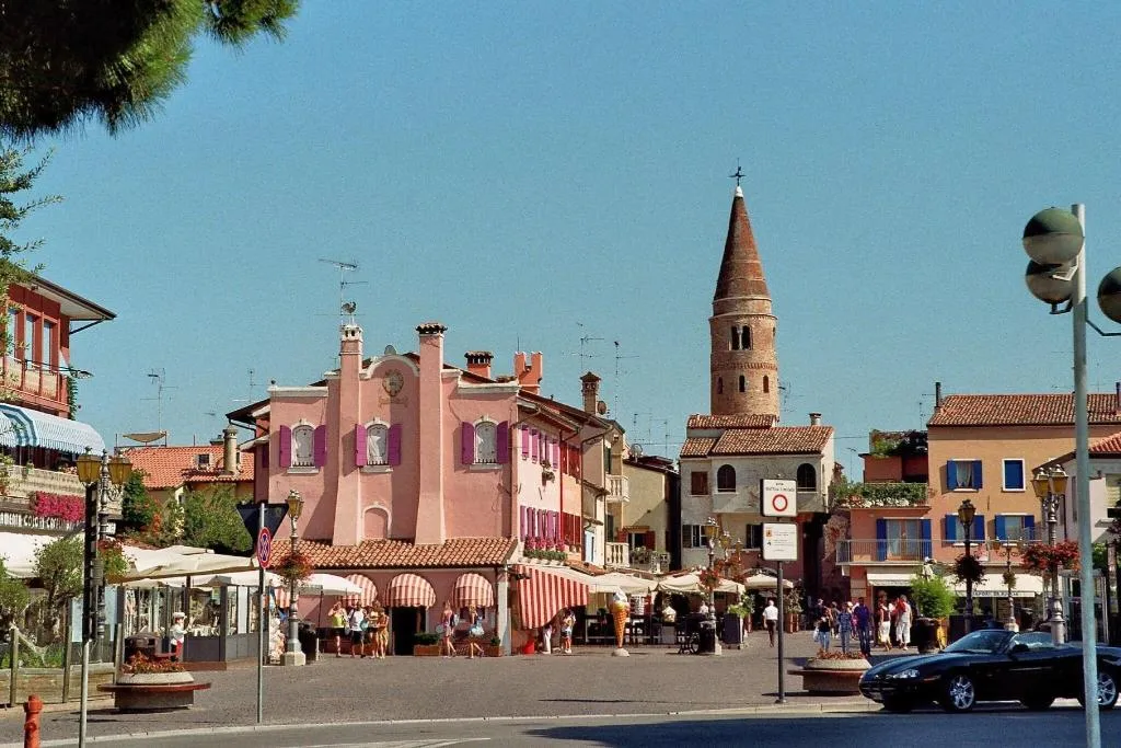 Sports and Entertainment, Hotel Austria, Venice