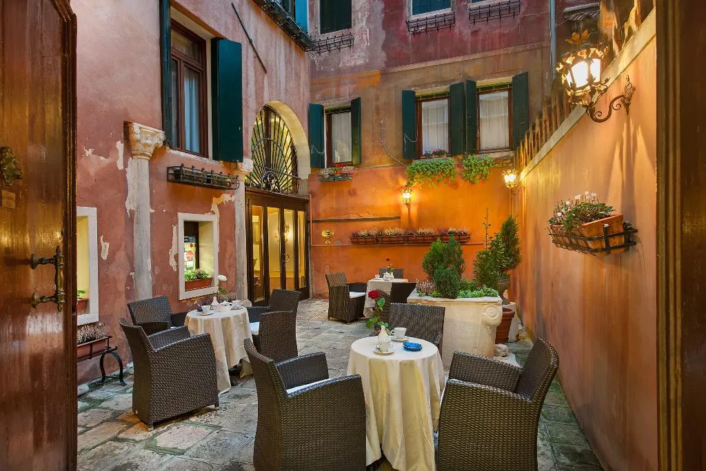 Terrace, San Cassiano Residenza d'Epoca, Venice