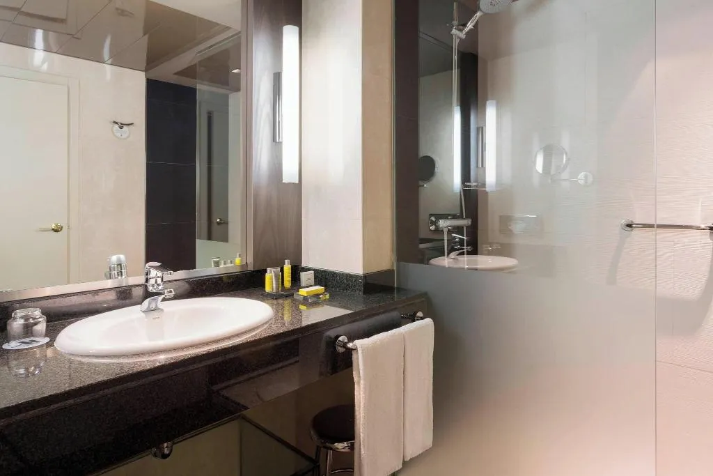 DOUBLE PREMIUM KING BED Room, Marriott Hotel Madrid Auditorium, Madrid