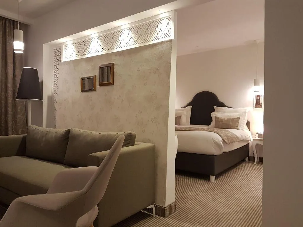 Room, Lac Leman, Tunisia