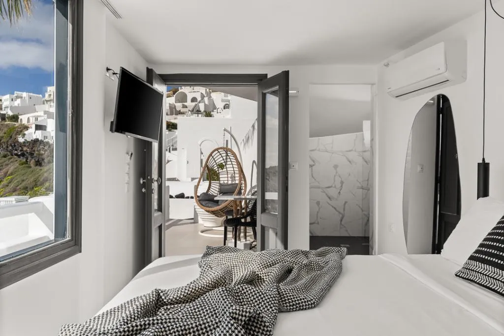 STUDIO WITH JACUZZI Room, Mill Houses New Elegant Suites by Mr and Mrs White, Santorini
