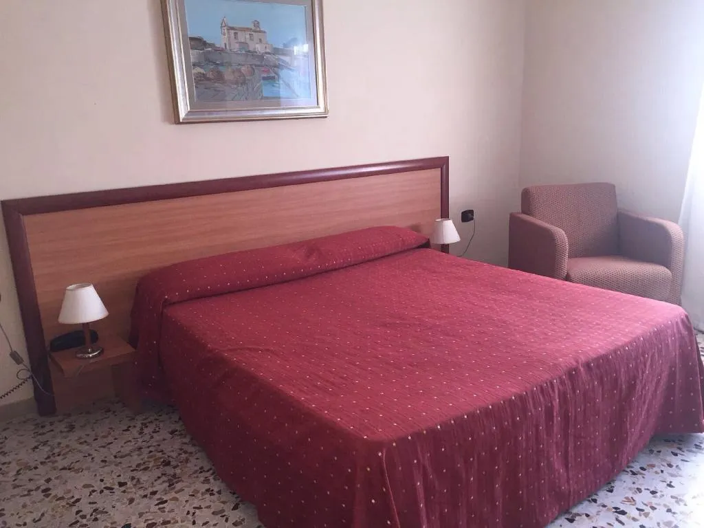 DOUBLE STANDARD Room, La Casa del Pellegrino, Naples