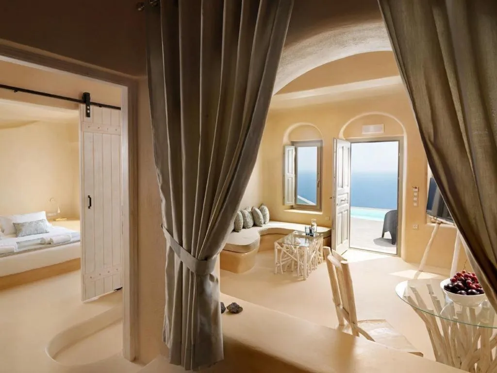 VILLA TWO BEDROOMS WITH PRIVATE POOL Room, Dome Resort Santorin, Santorini