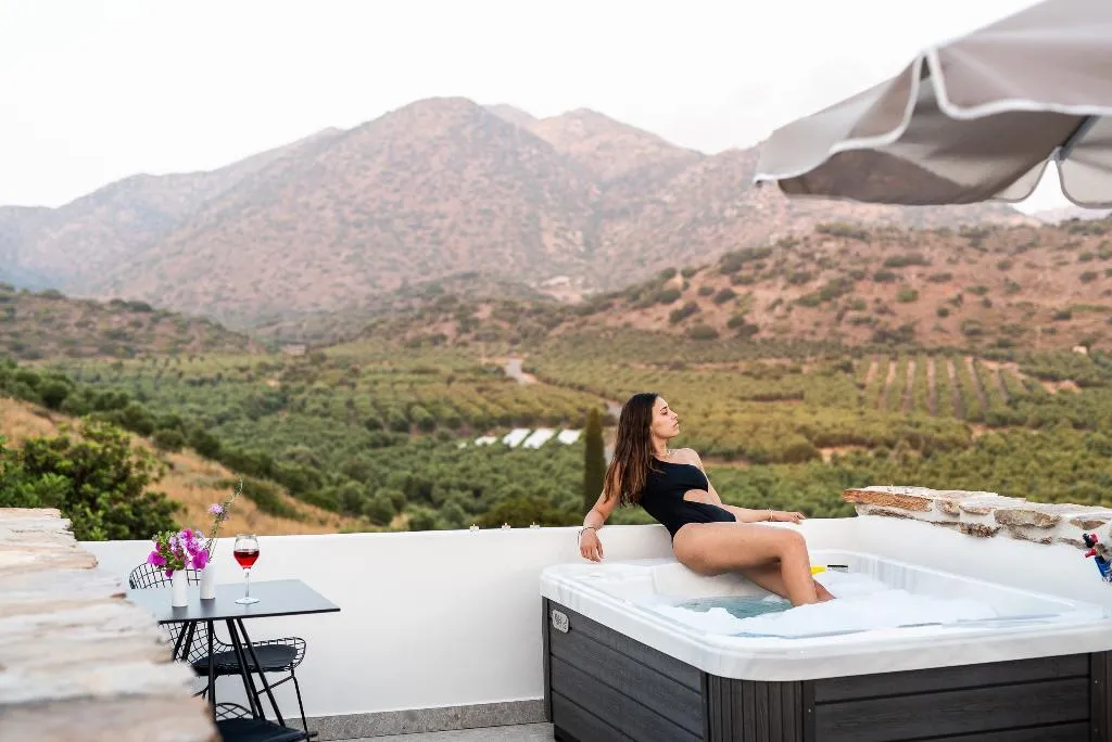 SUITE WITH JACUZZI Room, Lameriana Secret Village, Crete