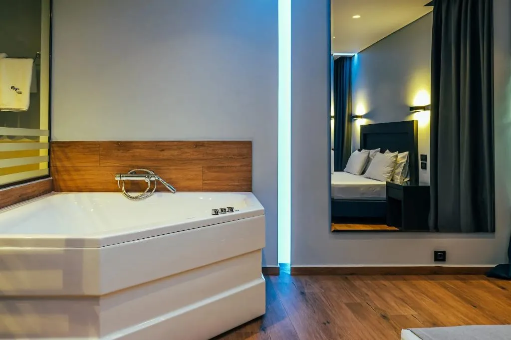 SUITE WITH JACUZZI Room, Pines, Athens