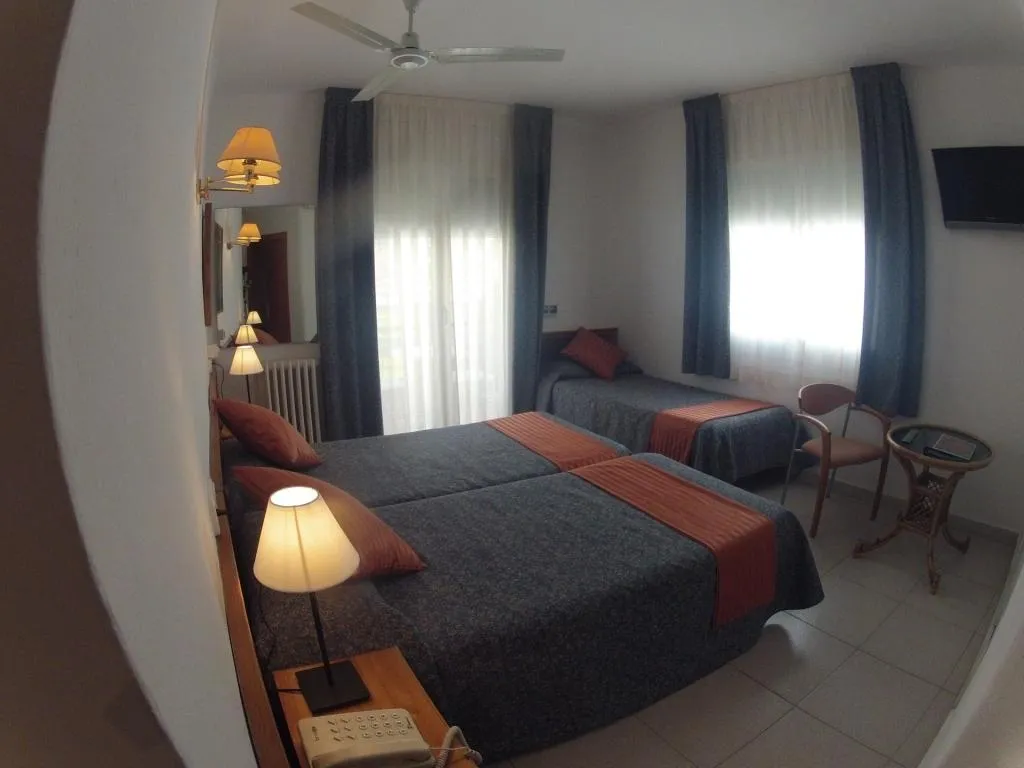 TRIPLE WITH BALCONY Room, Montserrat, Costa Brava