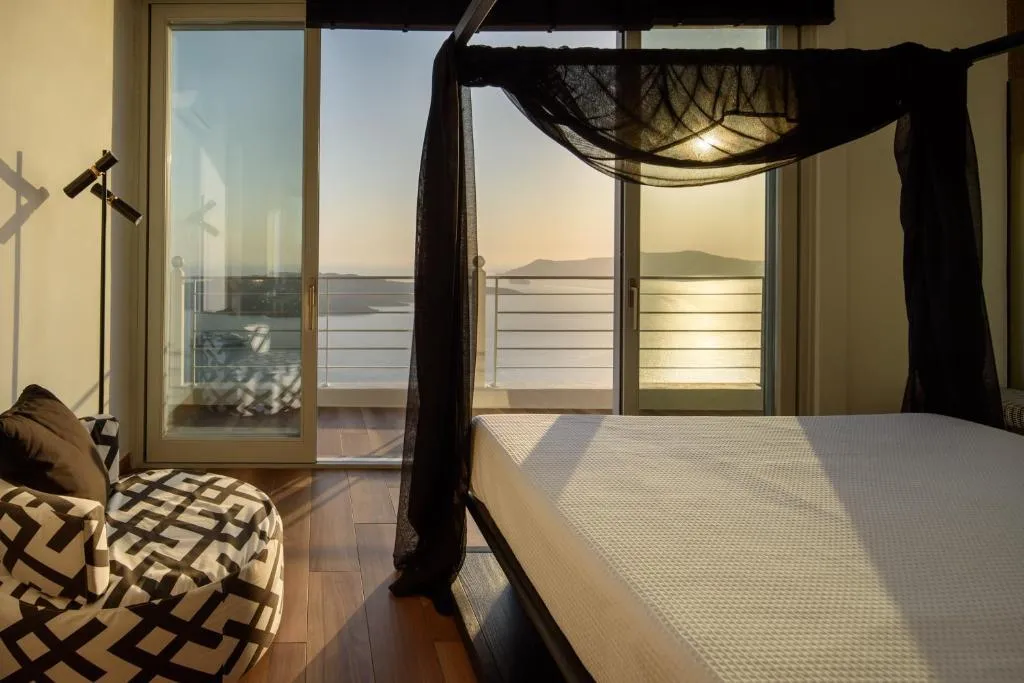 SUITE GRAND Room, Nefeles Luxury Suites, Santorini