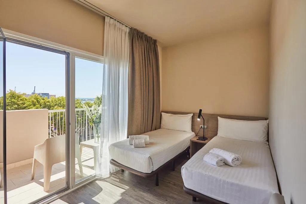 FAMILY ROOM STANDARD Room, Silken Turcosa 3* Sup, Valencia