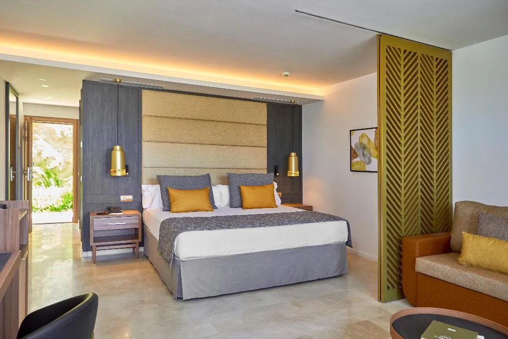 JUNIOR SUITE POOL VIEW Room, Zafiro Palace Andratx, Majorca