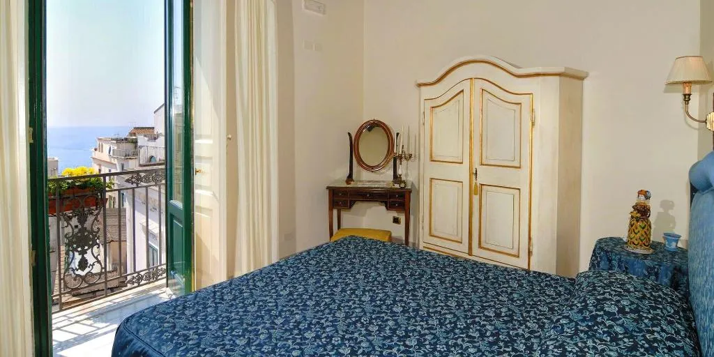 Room, Residenza Del Duca, Naples