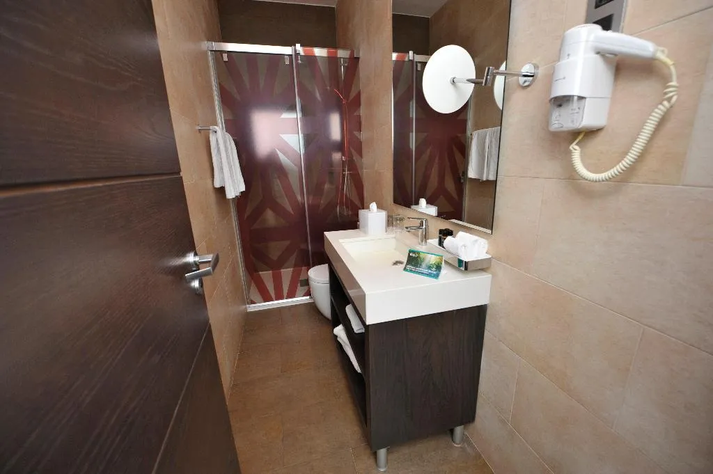 DOUBLE DELUXE Room, Hotel Indigo Barcelona Plaza Catalunya, Barcelona