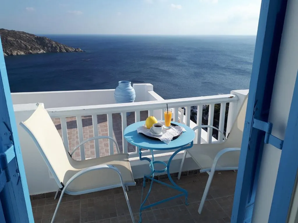 QUADRUPLE SEA VIEW Room, Petradi, Santorini