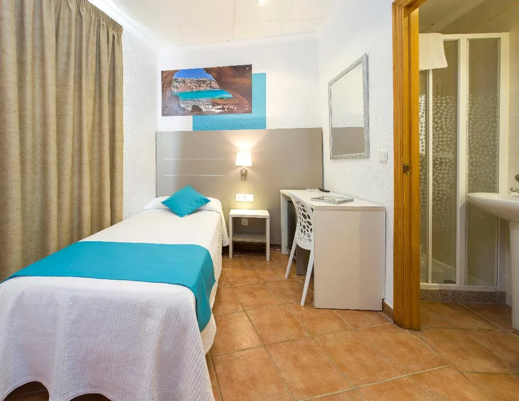 SINGLE WITH AIR CONDITIONING Room, Hostal Adelino, Ibiza