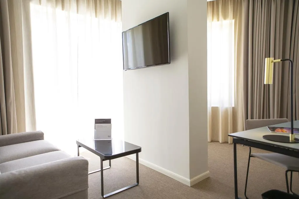 JUNIOR SUITE WITH TERRACE Room, Hotel Riu Plaza España, Madrid