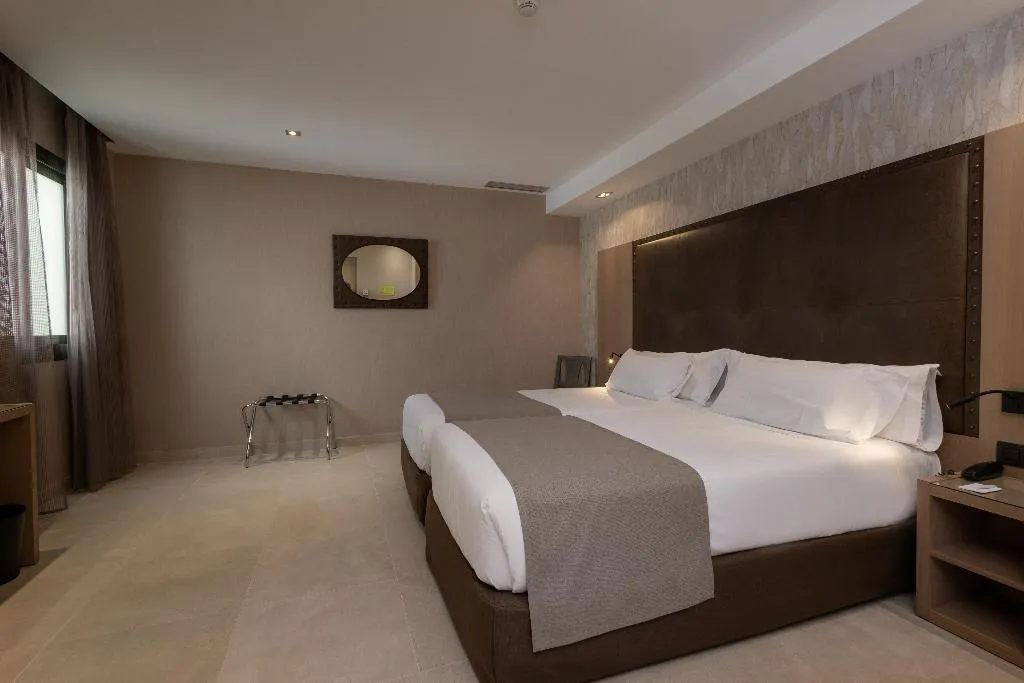 DOUBLE SINGLE USE STANDARD Room, Gran Hotel Barcino 4*S, Barcelona