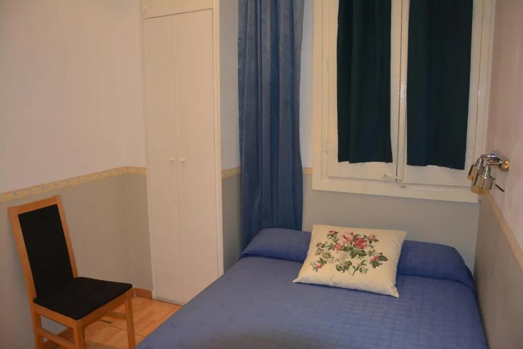 DOUBLE ECONOMY Room, Casa Consell Gran Via, Guest House, Barcelona