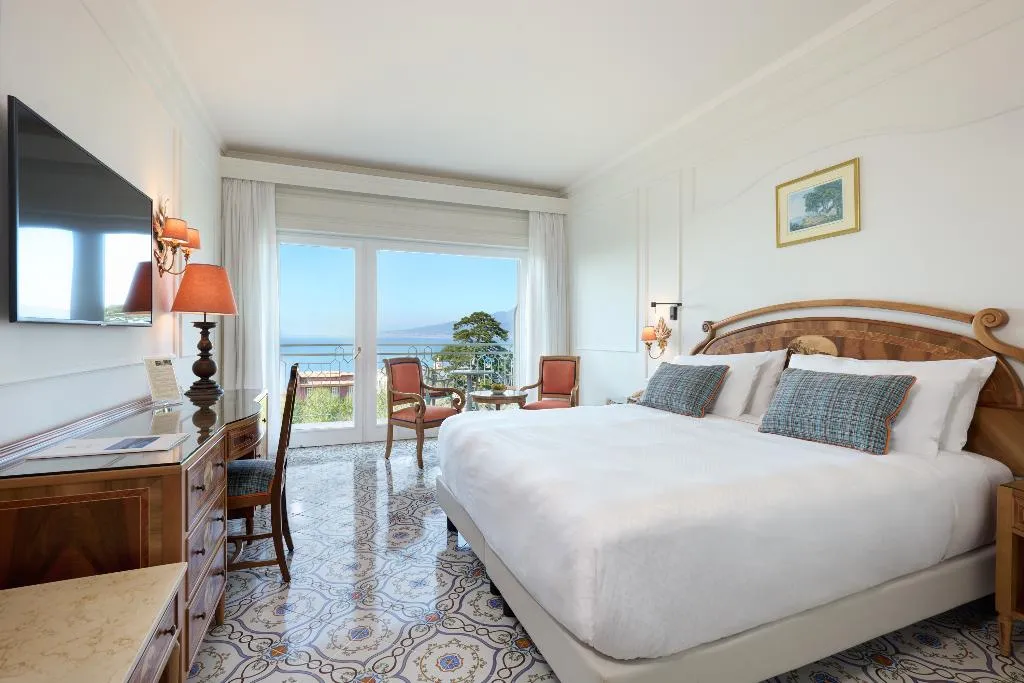 Double or Twin PREMIER SEA VIEW Room, Grand Hotel De La Ville, Naples